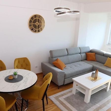 Apartment Cecovic - Mellain Tuzla Esterno foto