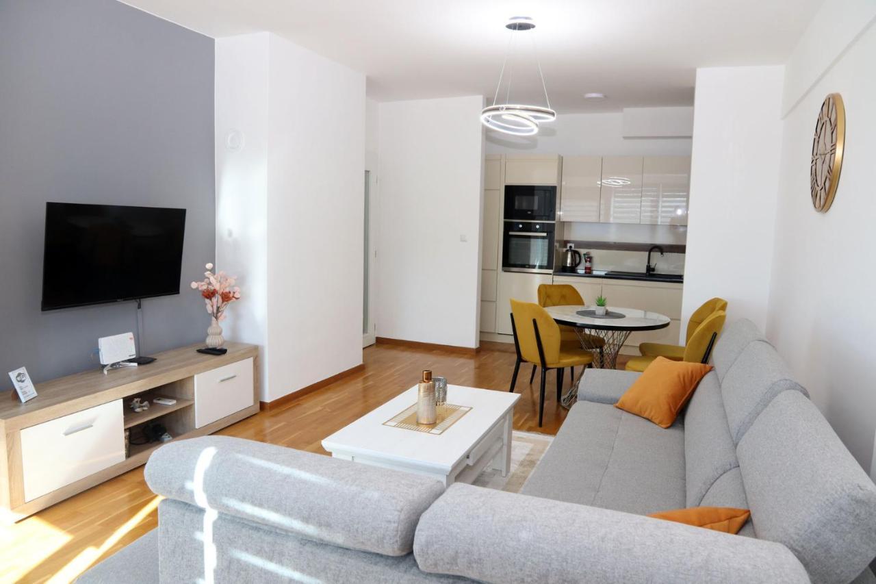 Apartment Cecovic - Mellain Tuzla Esterno foto