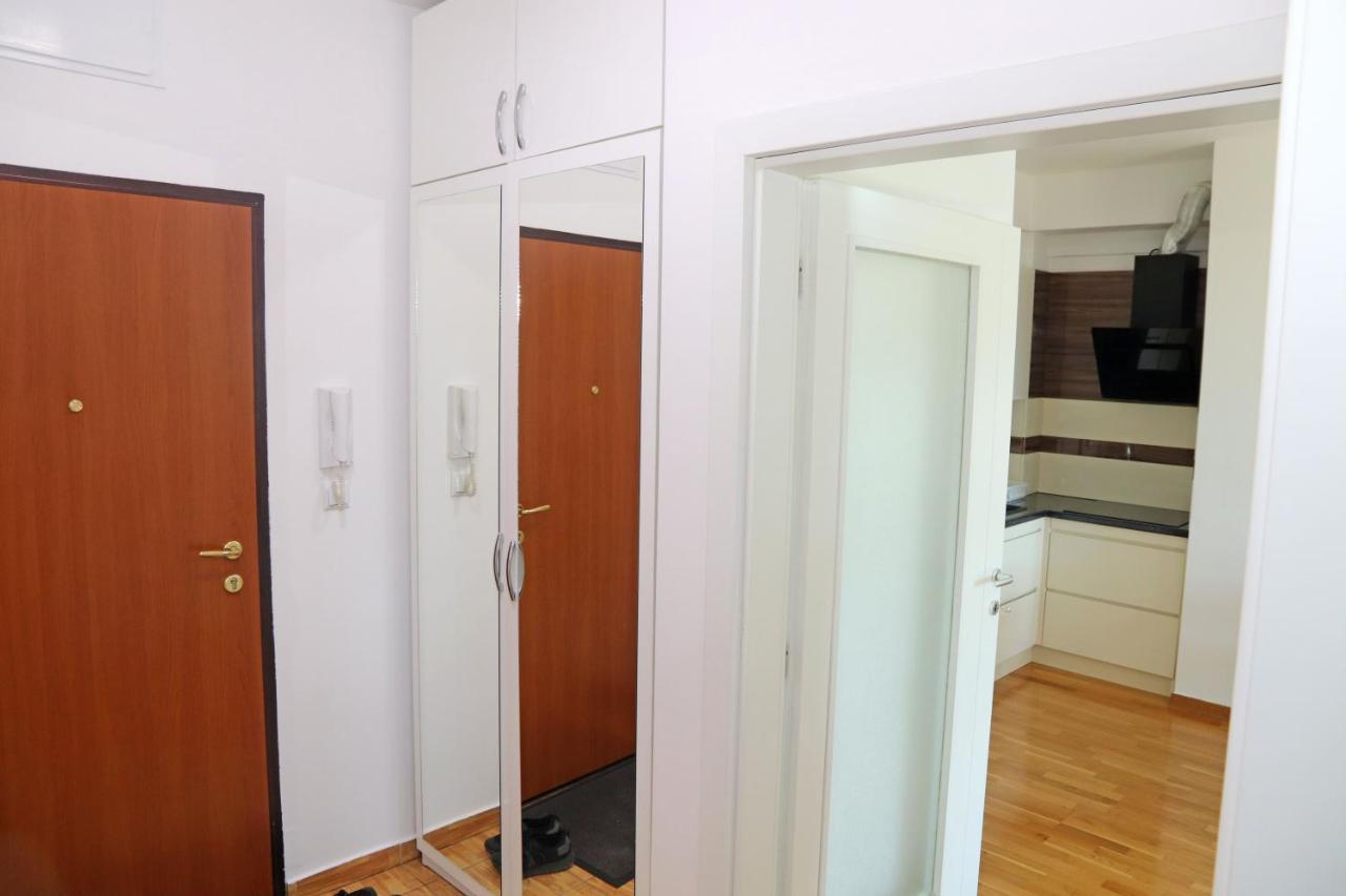 Apartment Cecovic - Mellain Tuzla Esterno foto