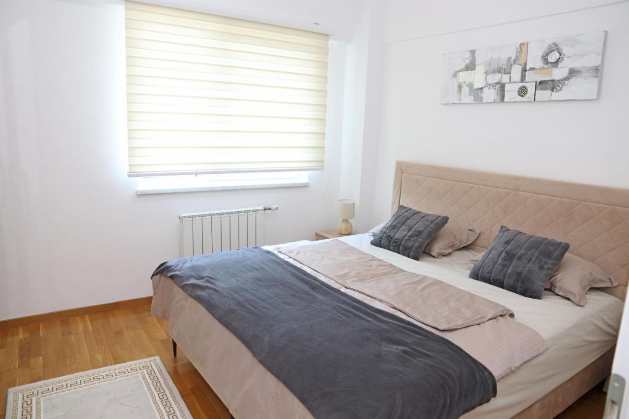 Apartment Cecovic - Mellain Tuzla Esterno foto