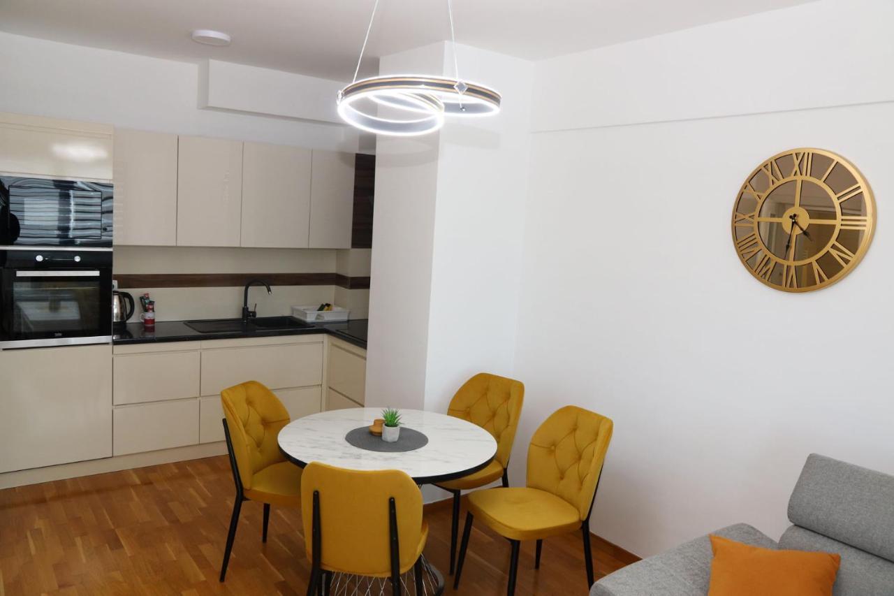 Apartment Cecovic - Mellain Tuzla Esterno foto