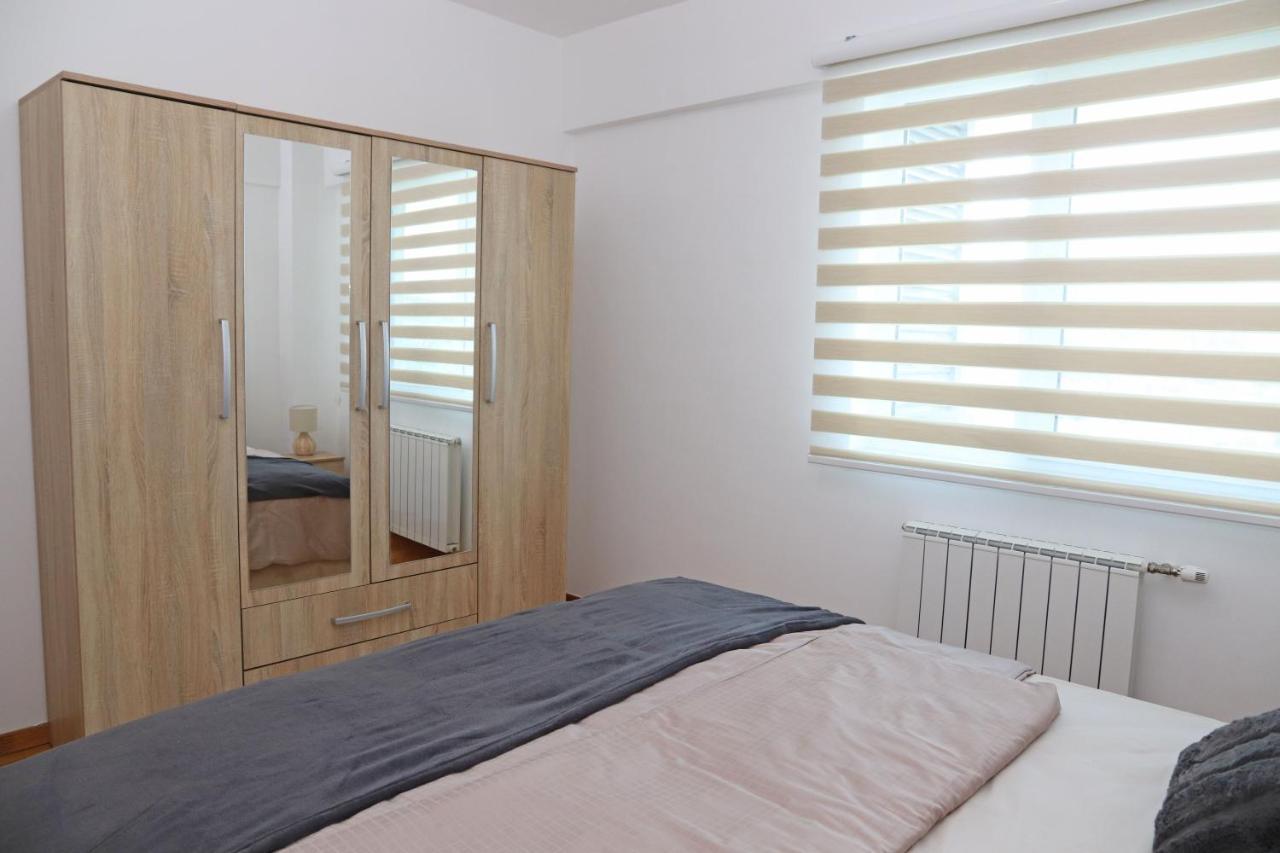 Apartment Cecovic - Mellain Tuzla Esterno foto
