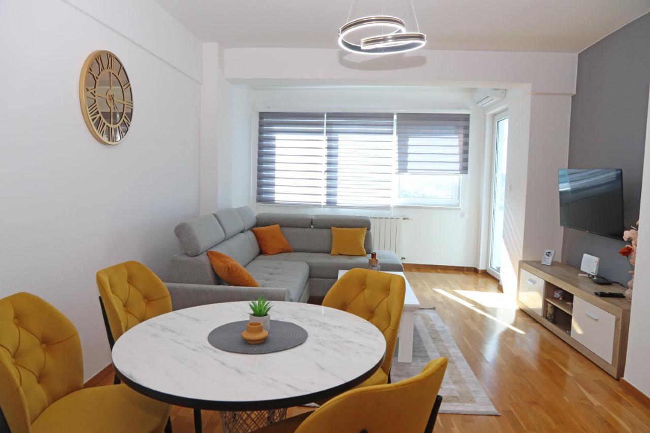 Apartment Cecovic - Mellain Tuzla Esterno foto