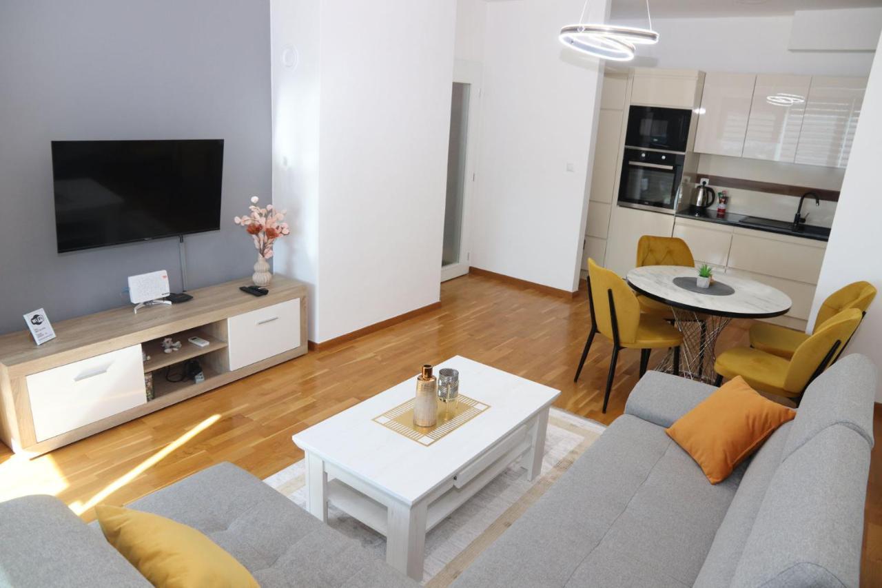 Apartment Cecovic - Mellain Tuzla Esterno foto